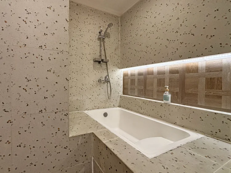Busan: Bathtub dengan air panas, berendam santai di akhir hari.
