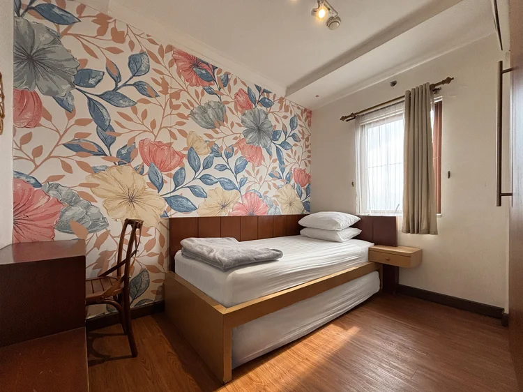 Marseille: Kamar dengan kasur sliding: satu kasur di atas, satu lagi ditarik dari bawah.