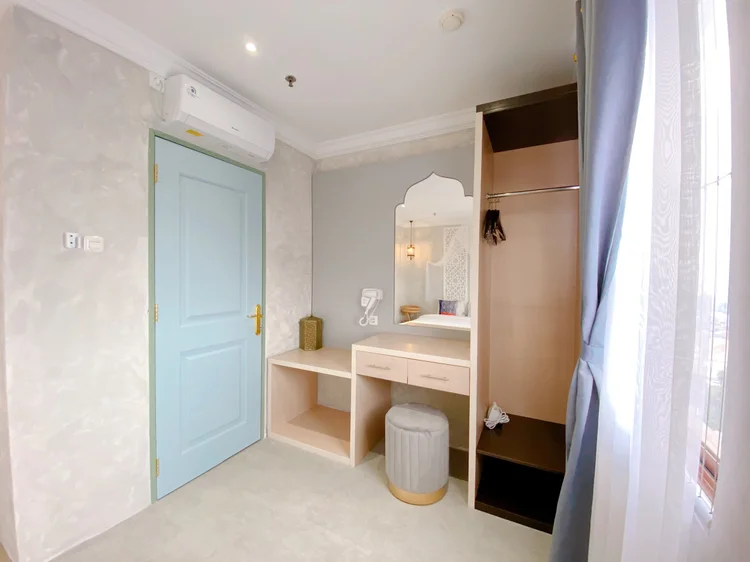 Cappadocia: Kamar utama juga punya meja rias, lemari, dan AC sendiri.