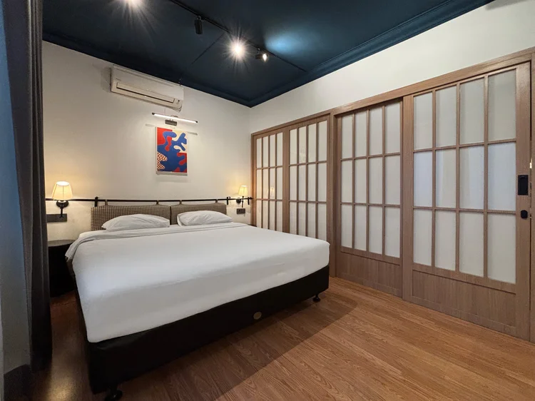 Kyoto: Pintu geser ala shoji jadi pembatas kamar, ciri khas desain Kyoto.