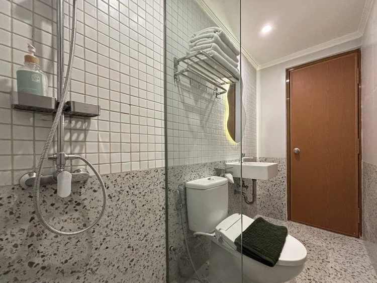 Seoul: Shower air panas dan toilet, dibersihkan tim terlatih kami dengan standar CHSE sebelum tiap check-in.
