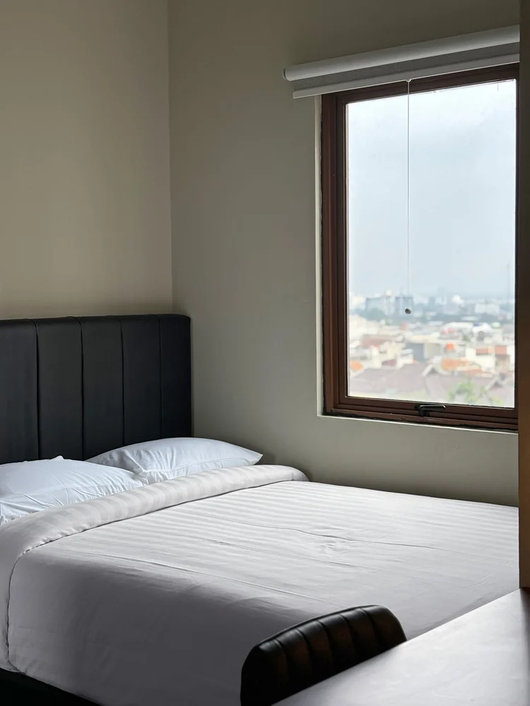 Saitama: Kamar dengan single bed dan jendela; AC di tiap kamar tidur.