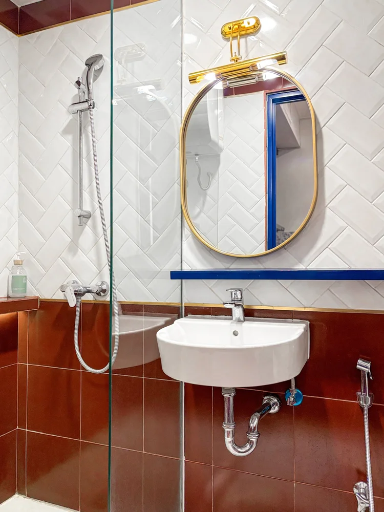 Amsterdam: Sabun dan sampo sudah disiapkan di kamar mandi, sama di semua unit.