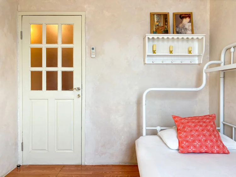 Bordeaux: Kamar kedua dengan day bed 100 cm dan AC sendiri.