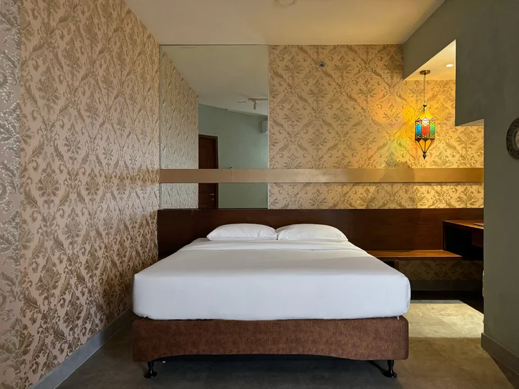 Marrakech: Kamar utama: queen bed 160 cm, AC, dan kamar mandi dalam.