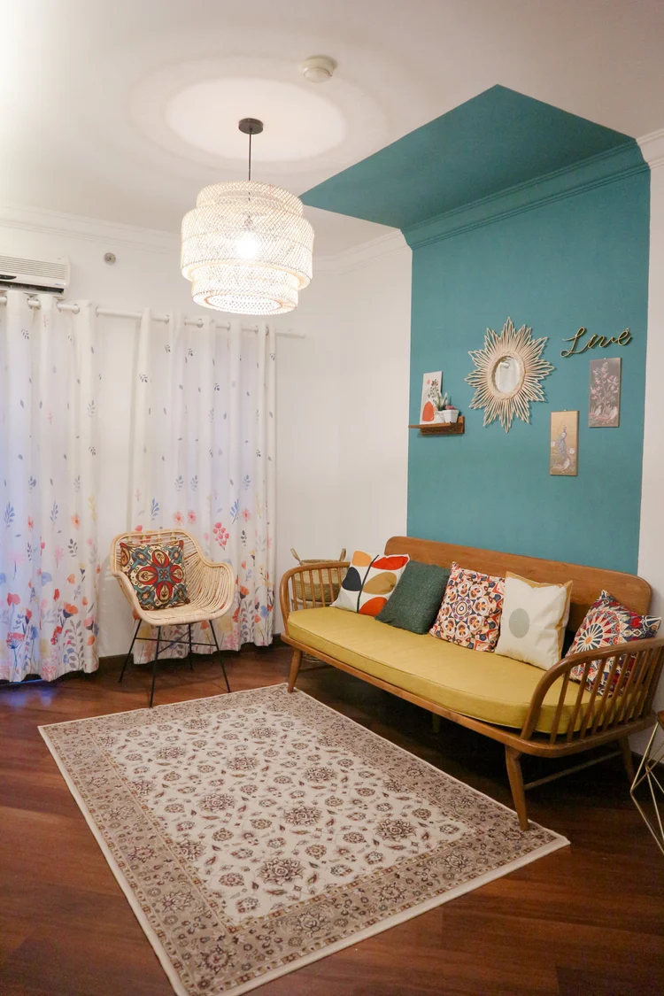 Havana: Ruang keluarga dengan sofa dan lampu gantung, tempat semua berkumpul.