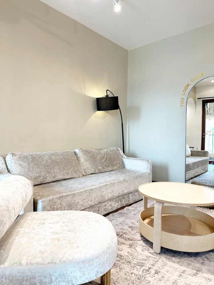 Positano: Sofa bed lipat tiga dudukan, sudah termasuk kapasitas 7 orang.