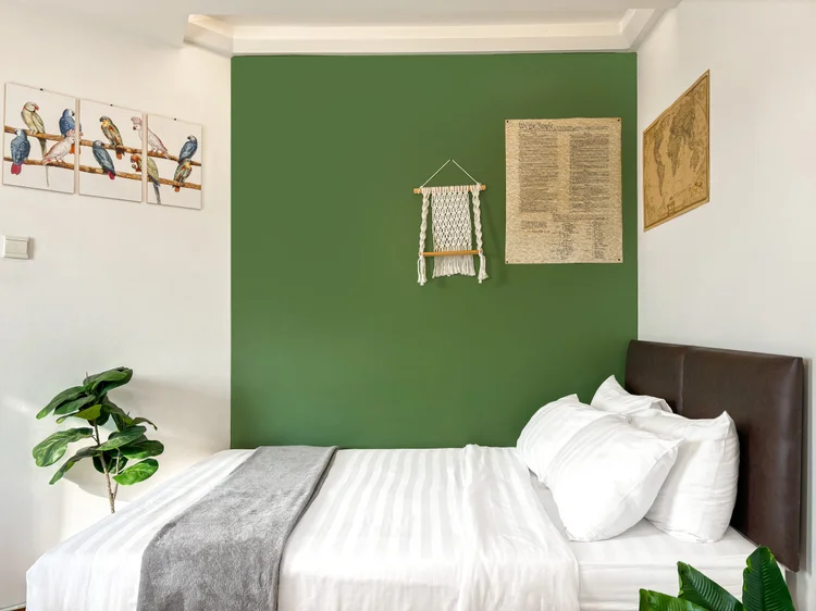 Tanzania: Kamar utama dengan dinding hijau. Muat 6, maks. 8 dengan extra bed.