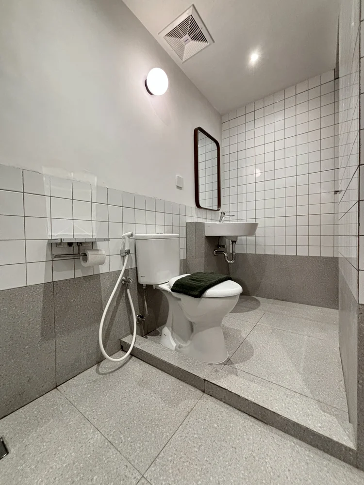 Incheon: Kamar mandi dalam di kamar utama, dengan shower.