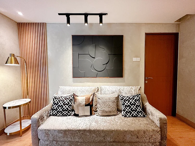 Amalfi: Sofa ini bisa dibuka jadi kasur, sudah termasuk kapasitas 6 orang.