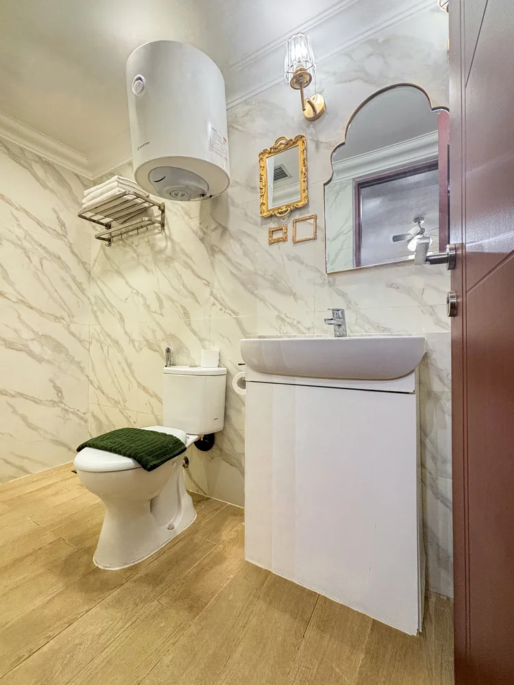 Bordeaux: Kamar mandi dengan pemanas air, jadi selalu bisa mandi air hangat.