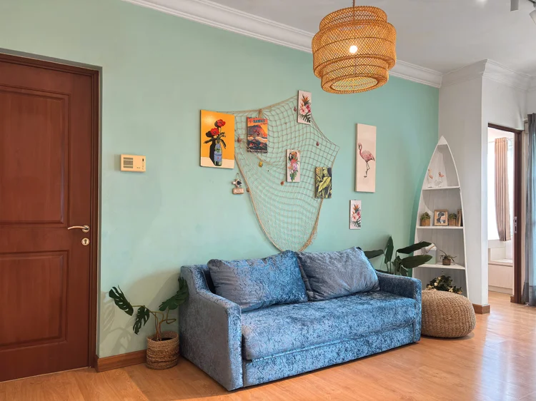 Honolulu: Muat 7 orang, dan sofa bed biru ini sudah termasuk hitungannya.