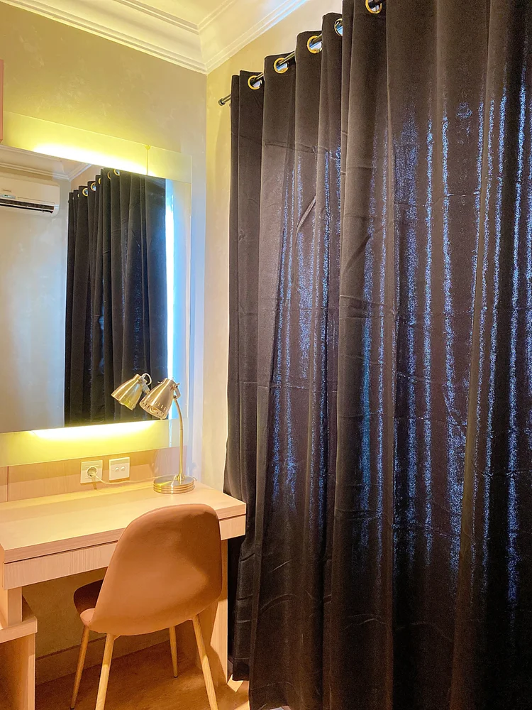 Amalfi: AC dan meja rias di dalam kamar, jadi bersiap tidak harus bergantian di kamar mandi.