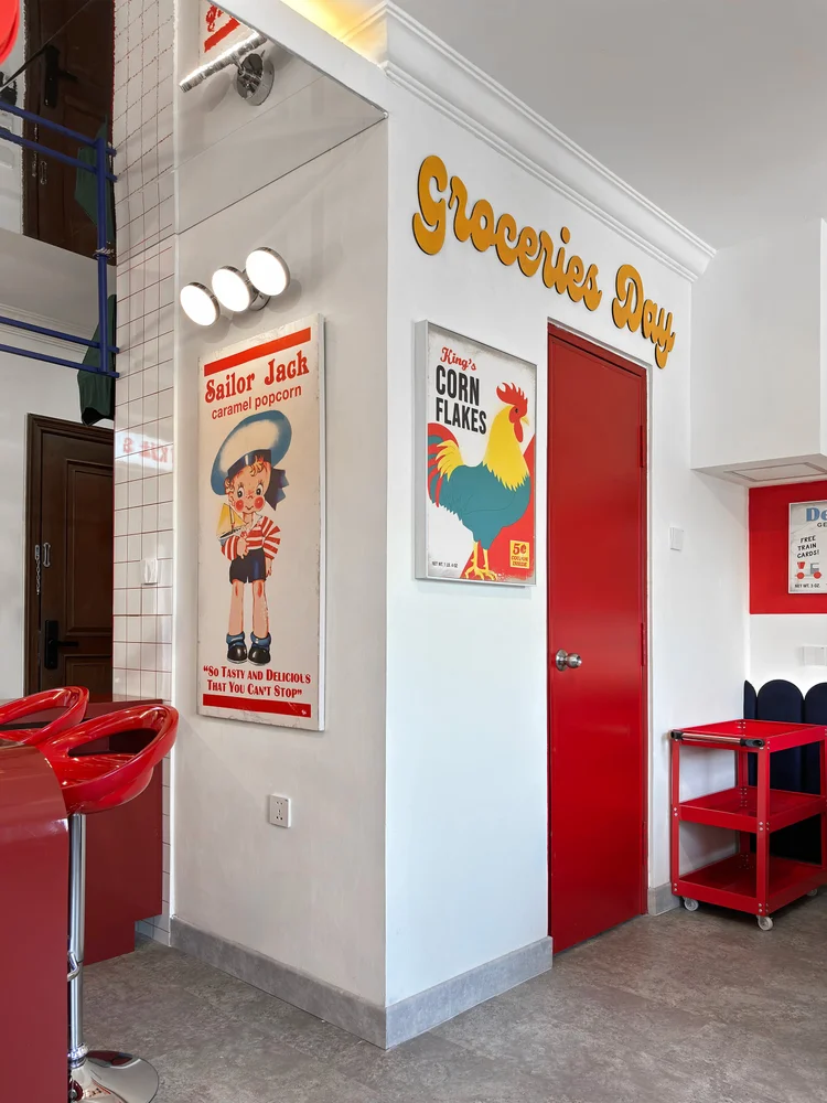 Miami: Poster vintage dan troli merah, sudut kecil dengan karakter.