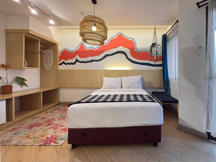 Barbados: Sprei putih di tempat tidur, standar yang sama di semua unit kami.