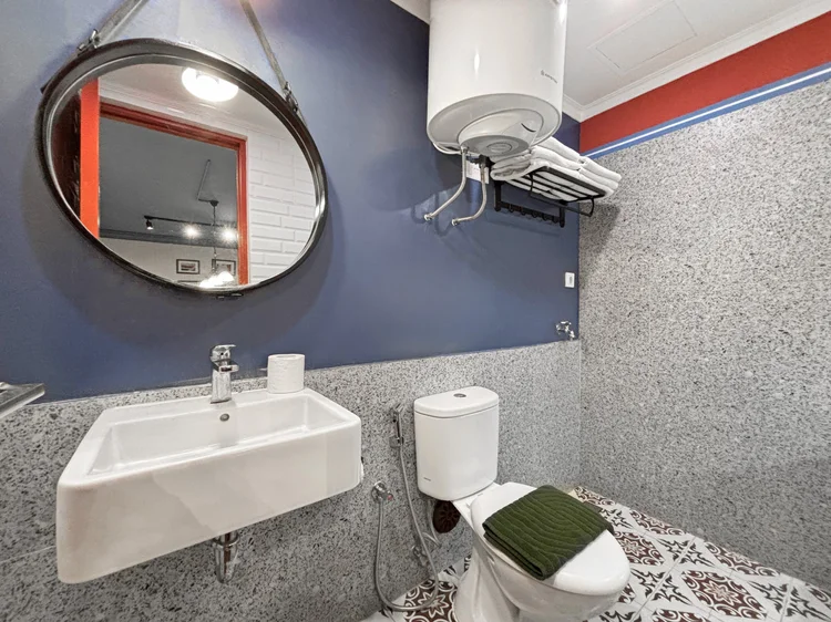 London: Sabun dan sampo yang sama tersedia di kamar mandi ini, standar semua unit kami.