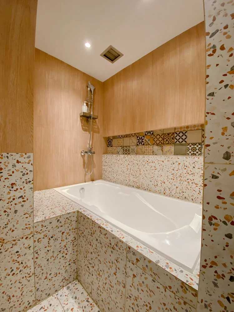 Positano: Bathtub dengan air panas, untuk berendam setelah seharian jalan.