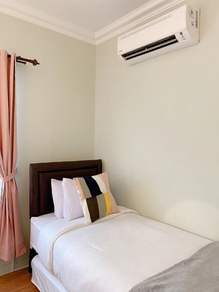 Malacca: Kamar lain dengan sliding bed dan AC sendiri.