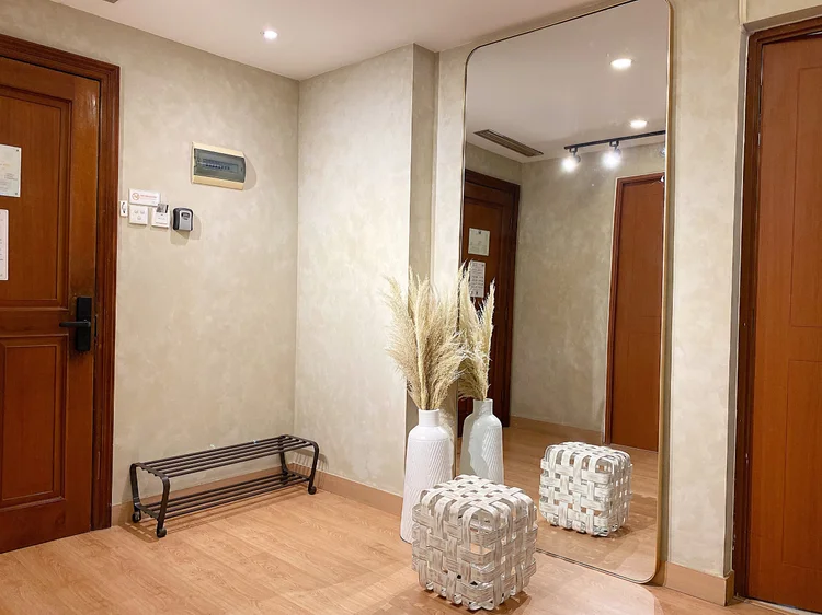 Amalfi: YOURE.AT Galeri Ciumbuleuit: rating 4,9 di Google, plus ulasan terverifikasi di Traveloka dan tiket.com.
