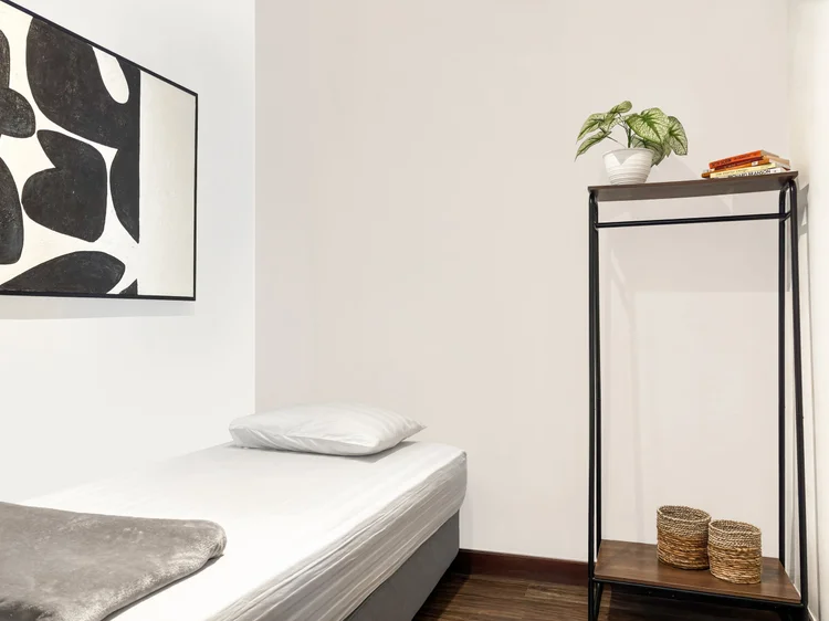 Norfolk: Kamar keempat: kasur 100 cm dengan AC dan kamar mandi dalam kecil.