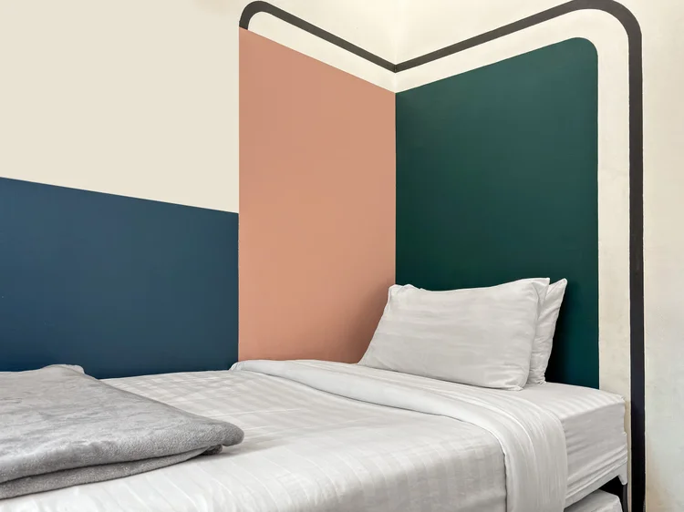 Geneva: Kamar kedua: sliding single bed yang bisa dirapatkan, dengan AC sendiri.