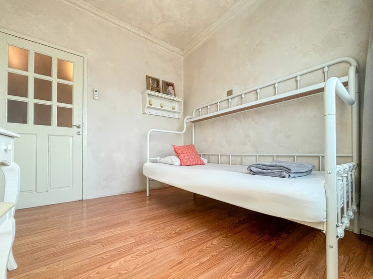 Bordeaux: Kamar tersendiri untuk tamu ketiga, lengkap dengan meja rias.