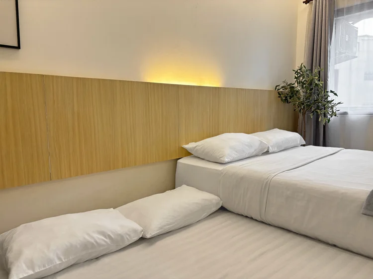 Sydney: Sprei putih di setiap kasur, standar yang sama di semua unit kami.
