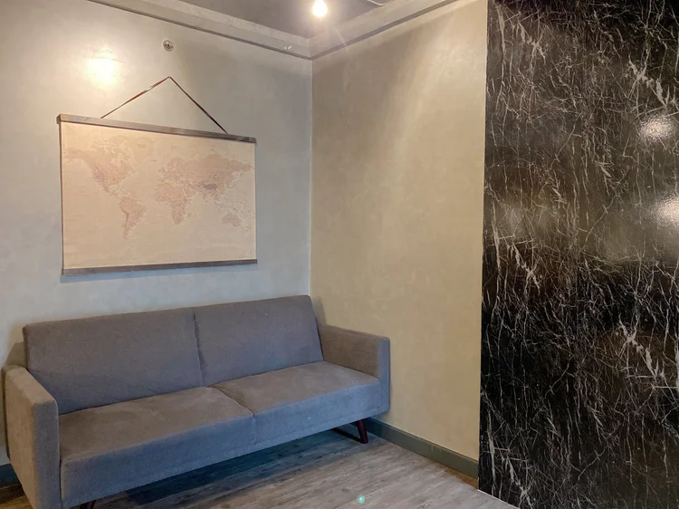 Kingston: Sofa bed lipat tiga dudukan, sudah termasuk dalam kapasitas 5 orang.