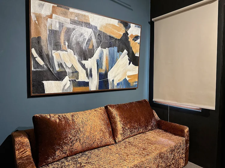 Boston: Sofa ini bisa dibuka jadi kasur, sudah termasuk kapasitas dasar.