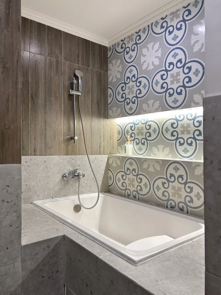 Mykonos: Bathtub dengan air panas, untuk berendam setelah seharian jalan.