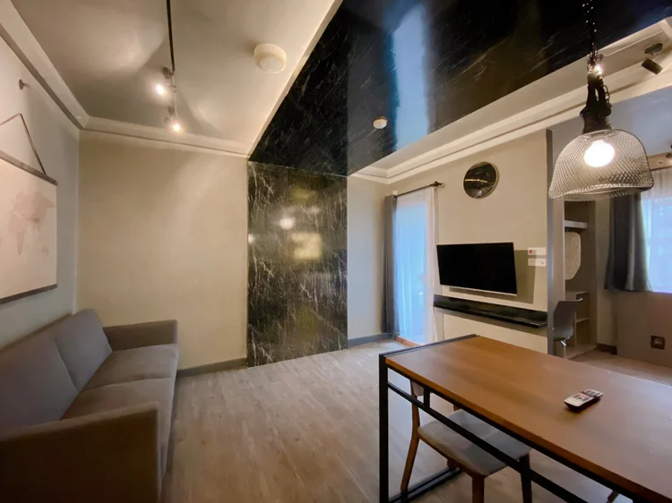 Kingston: Muat 5, maks. 6 dengan extra bed: sofa, meja makan, dan TV berbagi satu ruang.