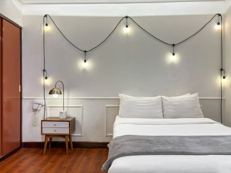Provence: Sprei putih di setiap kasur, standar yang sama di semua unit kami.
