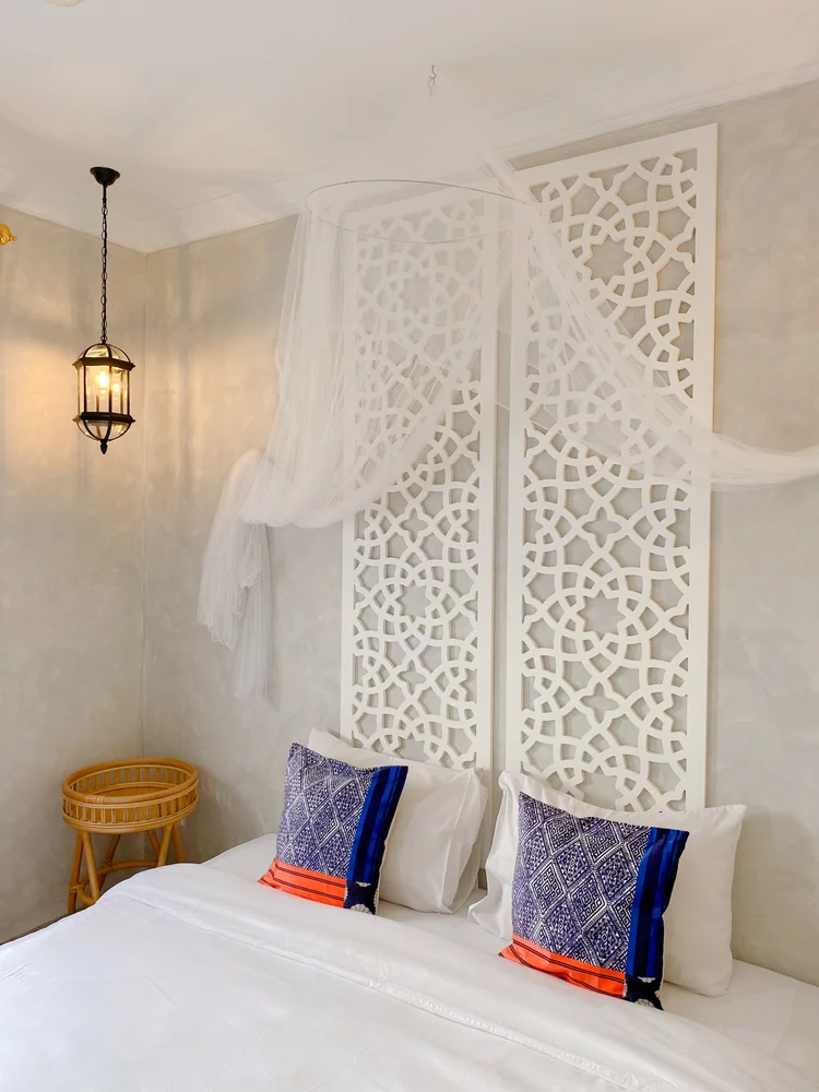 Cappadocia: Sprei putih di kamar utama, standar yang sama di semua unit kami.