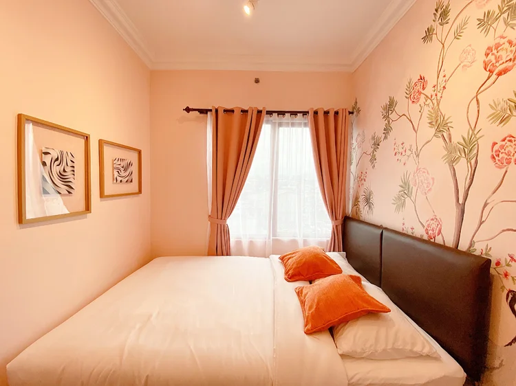 Malacca: Kamar lain untuk berdua, dengan small double bed 140 cm dan AC.