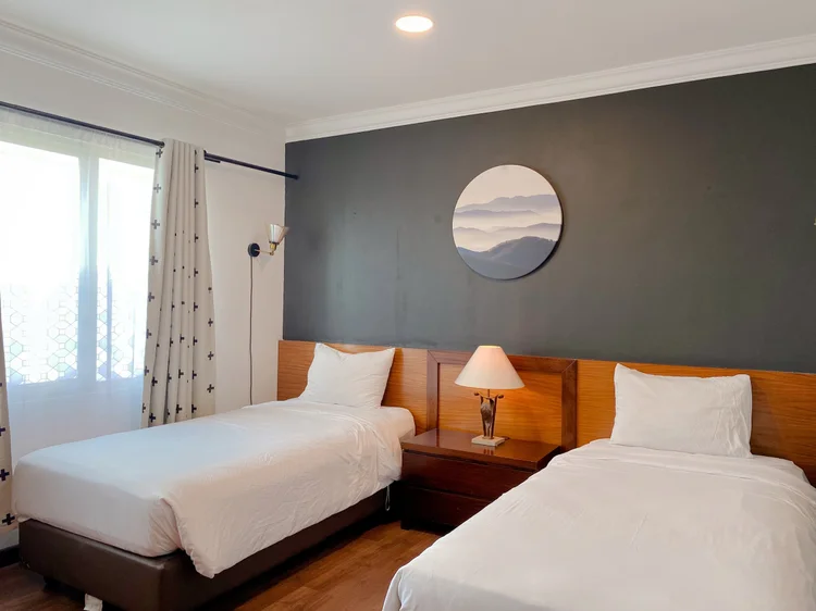 Palermo: Kamar dengan dua single bed 100 cm, pas untuk teman atau kakak-adik.