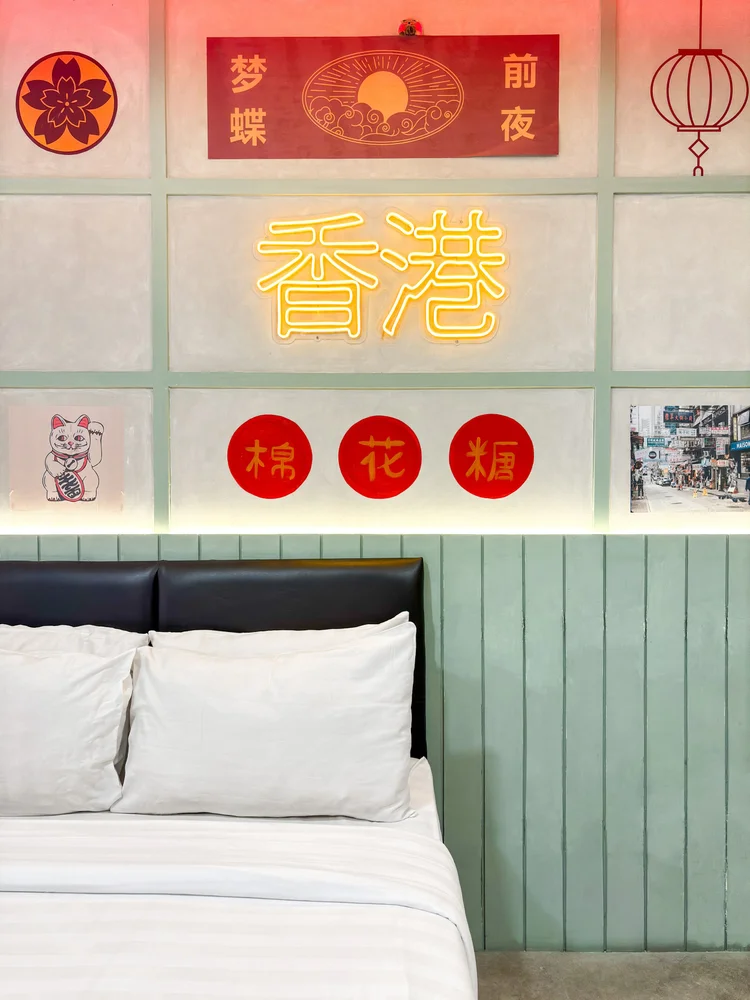Hong Kong: Sprei putih di setiap kasur, standar yang sama di semua unit kami.
