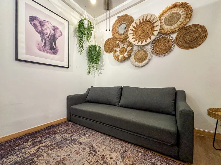 Nairobi: Sofa bed lipat tiga dudukan, sudah termasuk kapasitas 5 orang.