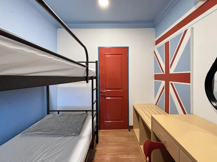 London: Kamar dengan bunk bed, pas buat anak-anak atau tamu yang berbagi kamar.