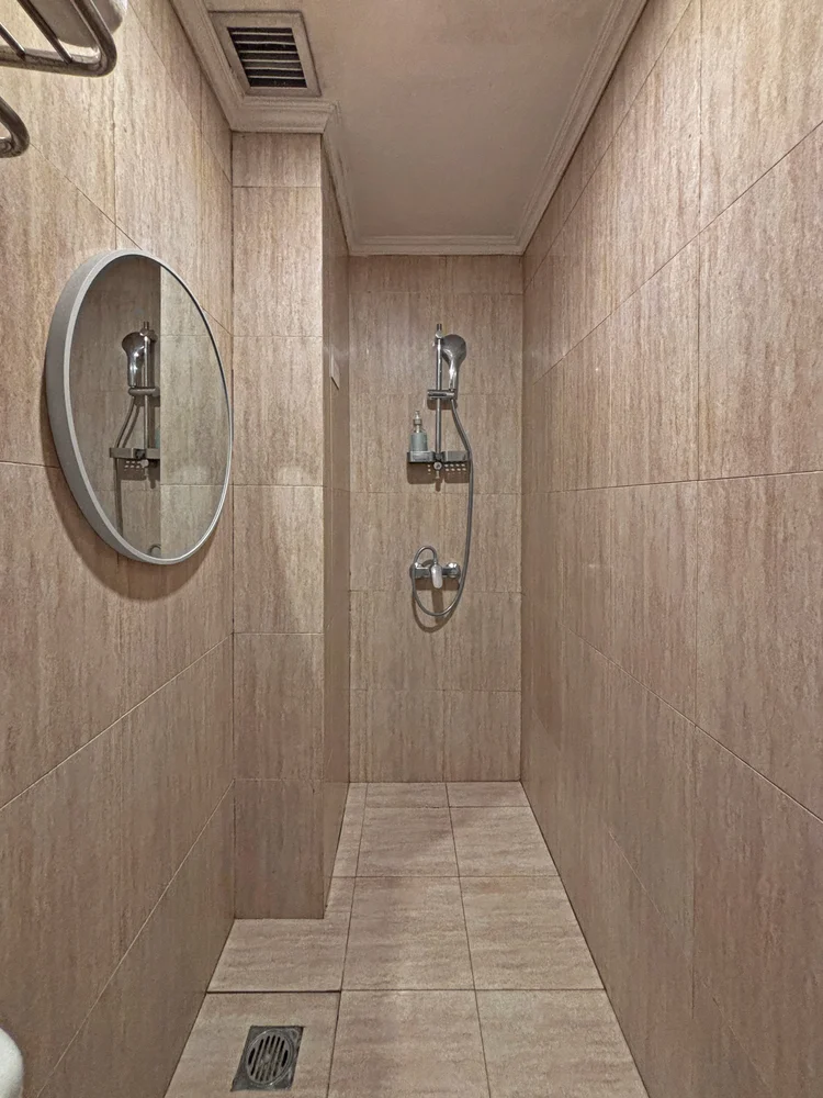 Barbados: Shower dengan air hangat, buat mandi setelah seharian jalan.